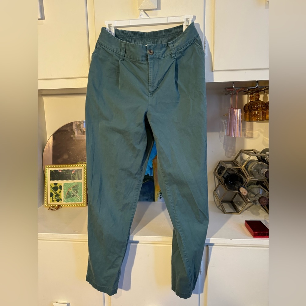 Green a new day pants